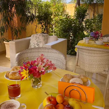 Il Girasole מלון